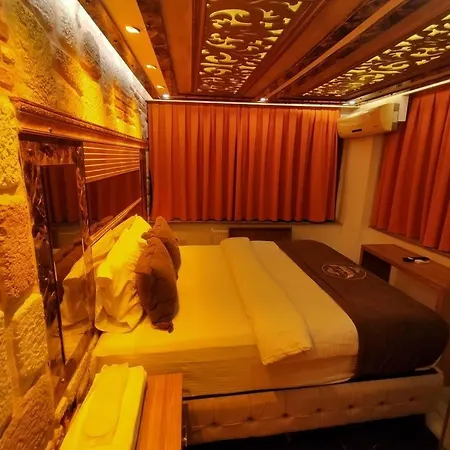 Business Hotel *